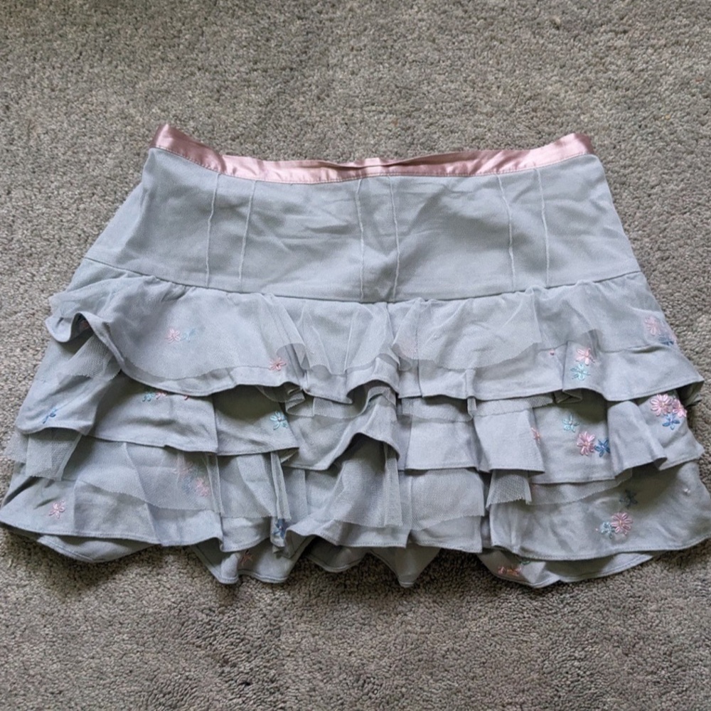 Vintage Y2K Hollister Grey Floral Embroidered Ruffle Micro Skirt